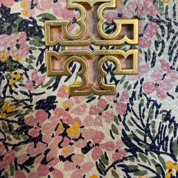 Tory Burch Britten Large Zip Pouch Wristlet (A687) - Picture 4 of 10